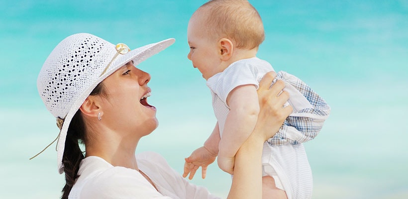 Family photo illustrating the genetic link between parents and their kid's healthy teeth